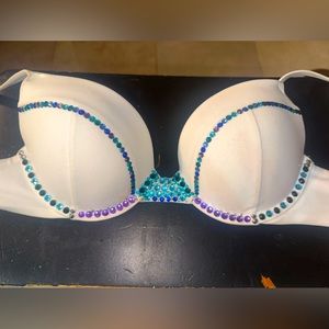 Bedazzled Victoria secret 32 C bra